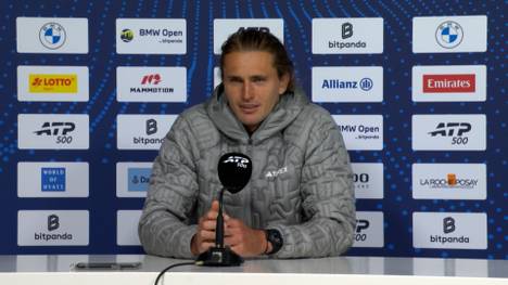 Alexander Zverev feiert bei den BMW Open in München einen Auftaktsieg und nimmt bei einem Zauberschlag das Heimpublikum mit. Hinterher verrät er, ob er die Zuschauer bewusst mitnehmen will.