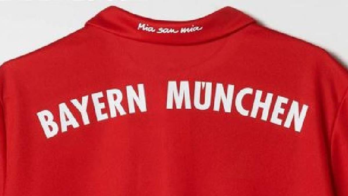 und natürlich fehlt der "Mia san mia"-Schriftzug am Kragen nicht 