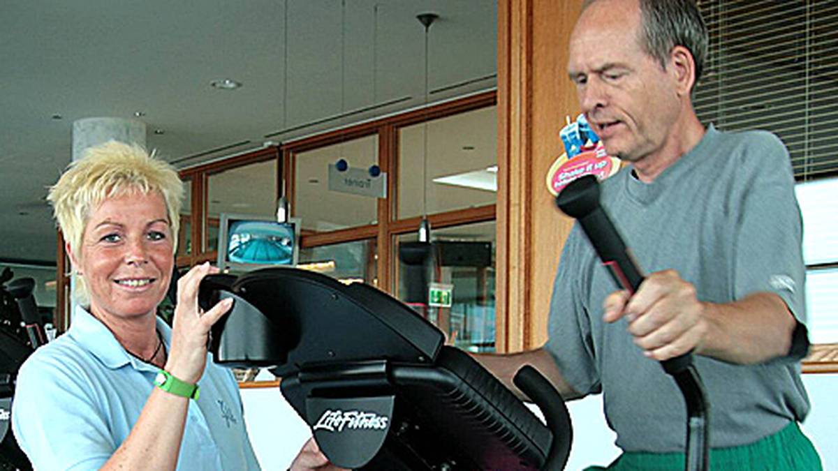 2005 beendet sie ihre Karriere - wegen anhaltender gesundheitlicher Probleme. Die gelernte Kauffrau für Bürokommunikation meidet inzwischen die Öffentlichkeit. Breuer arbeitet als Fitness-Trainerin und Golf-Koordinatorin in einem Hotel in Warnemünde