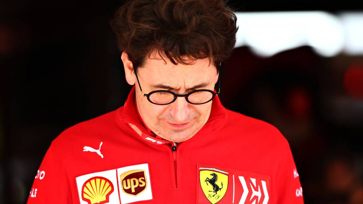 Teamchef Mattia Binotto sah aus wie ein Mann, der sich Tausende Fragen stellen muss. Diese eine lässt sich aber einfach nicht beantworten: Wie können diese beiden Alphatiere in ein Haus passen?"