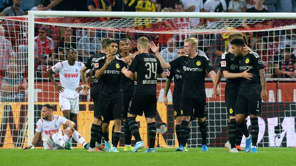 Borussia Dortmund jubelt gegen den 1. FC Köln