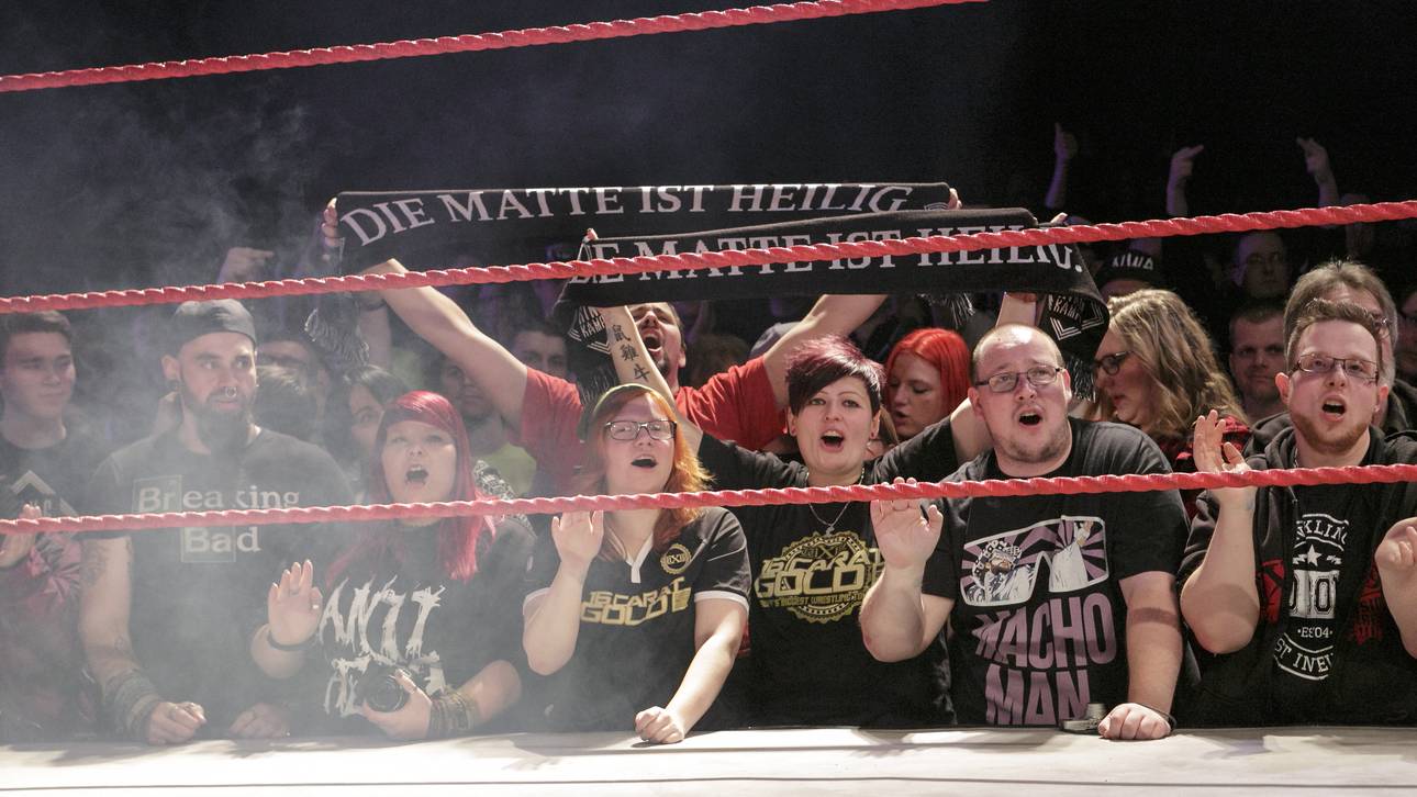 Die Fans von wXw kommen der Wrestling-Action ganz nahe