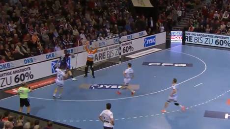 Die SG Flensburg-Handewitt dreht in heimischer Halle auf! Zwar muss das Top-Team lange um den Anschluss an die Tabellenspitze kämpfen, kann sich jedoch in der Endphase auch dank eines Tor-Festivals absetzen. 