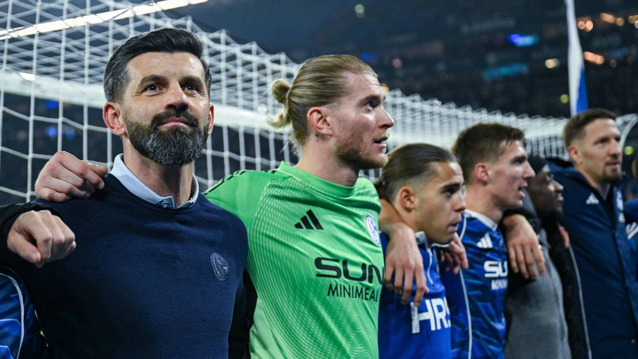 Miron Muslic (li.) vor der Schalker Nordkurve