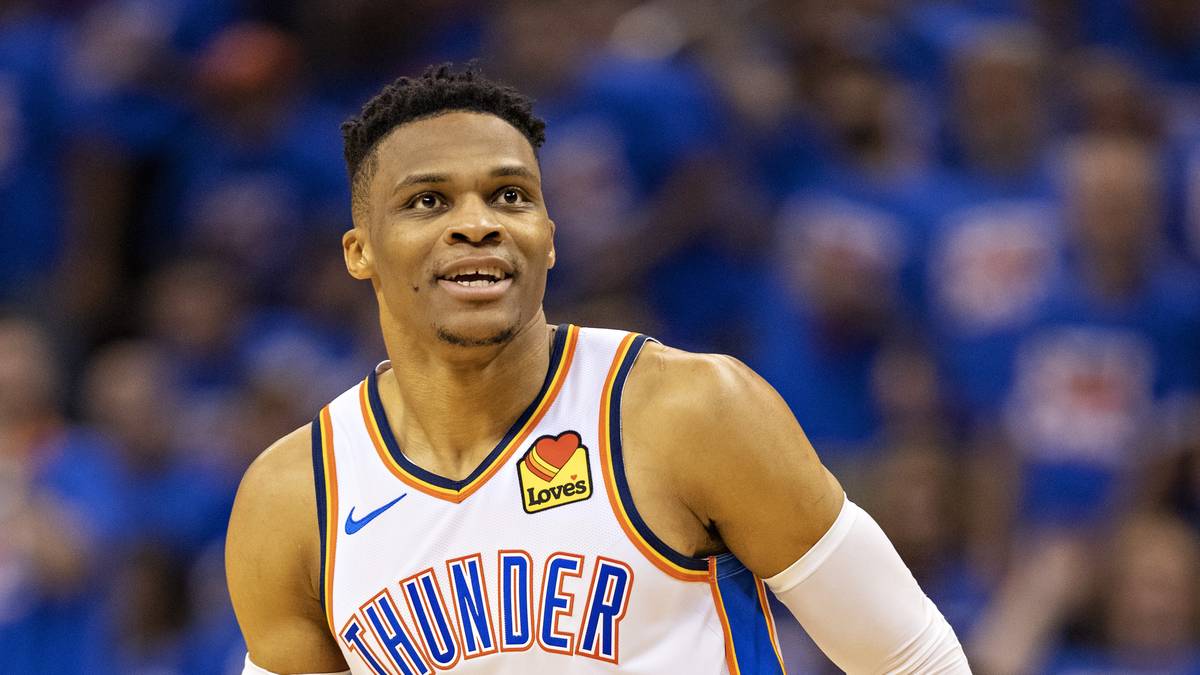 STARTING FIVE - RUSSELL WESTBROOK: Er soll zum Erfolgsgaranten für die Texaner werden und ist im Vergleich zu Vorgänger Paul auch noch vier Jahre jünger. Seine Athletik und sein Zug zum Korb sind in der NBA "State of the Art", er kann einzelne Spiele dominieren. Allerdings ist Westbrook kein guter Shooter