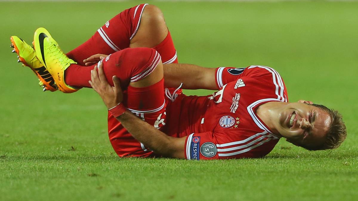 Die Folge: Götze steigt erst Mitte August 2013 in die Saisonvorbereitung bei den Bayern ein. Kein guter Start. Und dann muss er auch noch den kompletten September wegen eines Kapselrisses aussetzen. Für den Rest der Saison bleibt er aber fit
