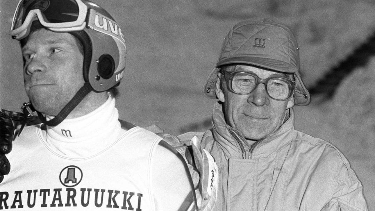 Jan Boklöv (l.) mit seinem Vater Ake beim Springen in Lahti 1989
