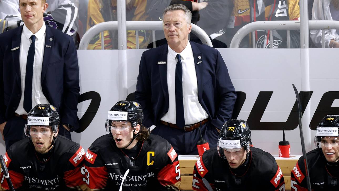 Kreis (hinten) lobt Kapitän Seider (unten, 2.v.l.)