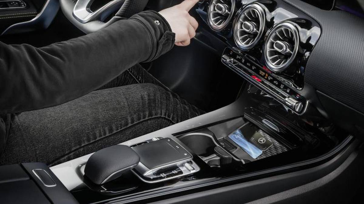 Für die neue A-Klasse gibt es bei Mercedes in Deutschland erstmals einen speziellen Sticker mit integriertem NFC-Controller zum Starten des Fahrzeugs
