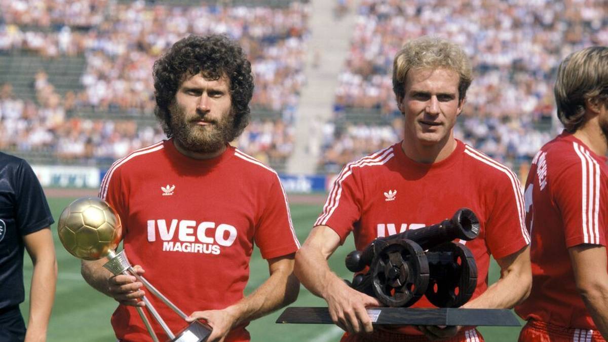 Fußballer des Jahres Paul Breitner (li.) und Karl Heinz Rummenigge (beide Bayern), bester Torjäger der Saison 1980 1981