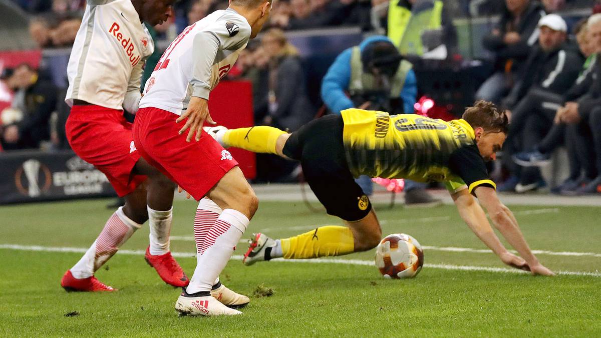 MARIO GÖTZE (bis 46.): Tauchte größtenteils ab. In der ersten Hälfte kaum zu sehen, musste zur Pause draußen bleiben. Stöger begründete später die Auswechslung mit Götzes schwacher Leistung. SPORT1-Note: 5