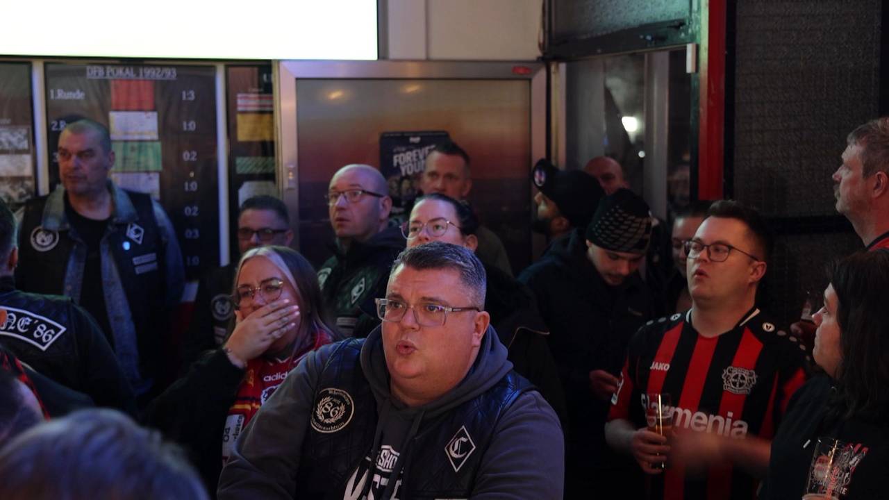 So erlebten die Bayer-Fans die Hinspiel-Blamage