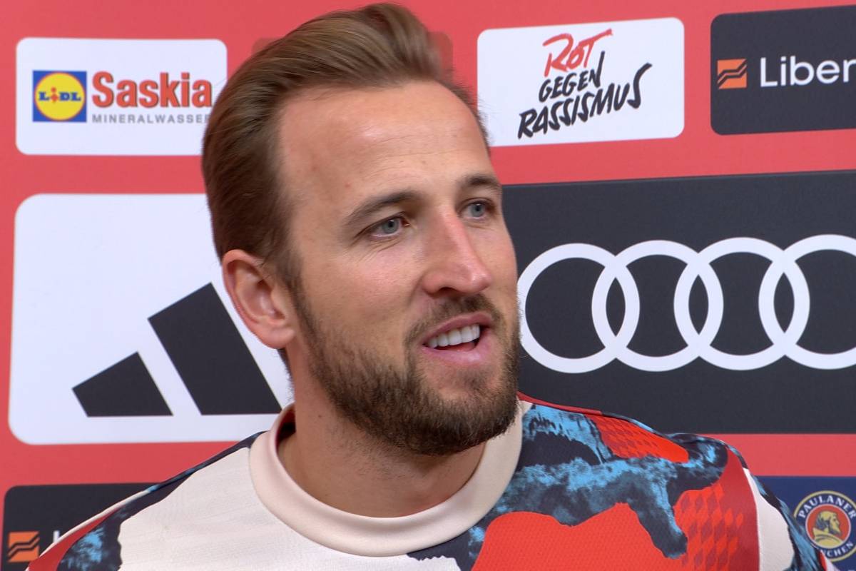 Harry Kane hat nach seinem Doppelpack gegen Kiel mehr Tore geschossen als Uwe Seeler und Erling Haaland in den ersten 50 Spielen. Im Interview nach dem Spiel gesteht der Engländer, er kenne Uwe Seeler nicht. 