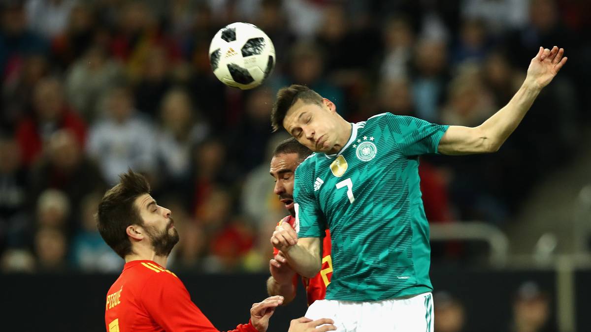 JULIAN DRAXLER: War bis kurz vor dem deutschen Ausgleich überhaupt nicht zu sehen. Dann mit ein paar netten Ansätzen. Prallte nach seiner besten Szene aber regelrecht an Sergio Ramos ab (43.). Nach Wiederanpfiff deutlich dynamischer. Zwang De Gea mit einem Klasseschuss zu einer Großtat (47.), setzte Gündogan prächtig ein (57.). Machte dann Platz für Sane (68.). SPORT1-Note: 3,5