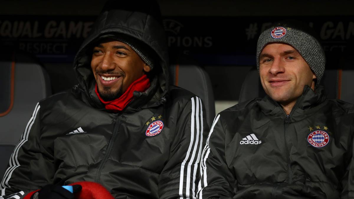 Den Wert, den der Trainer jedem Spieler in seinem Kader zumisst, zeigt sich auch in regelmäßigen Einsatzzeiten. Umgekehrt müssen Nationalspieler wie Boateng oder Thomas Müller immer wieder auf die Bank. Dank Heynckes nehmen sie die Rotation gelassen