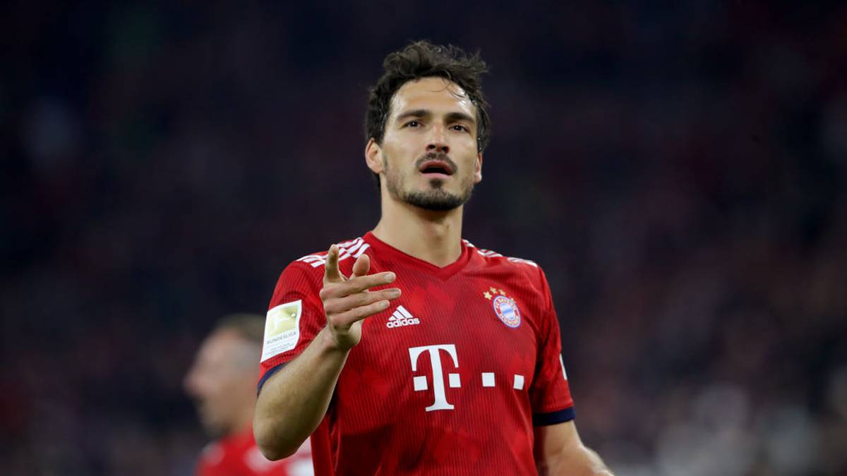 PLATZ 6 - MATS HUMMELS, 2016 für 37 Millionen von Borussia Dortmund - Leistungsdaten für Bayern: 118 Spiele, 8 Tore, 9 Vorlagen. In der Zeit 7 Titel: 3x Meister, 1x Pokal, 3x Superpokal. 2019 für 30,5 Millionen zurück zu Dortmund