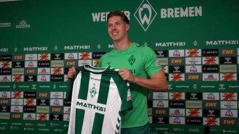 Cedric Itten ist offiziell bei Werder Bremen angekommen. Nach seinem verlängerten Urlaub infolge der WM wurde der Schweizer Nationalspieler vorgestellt.