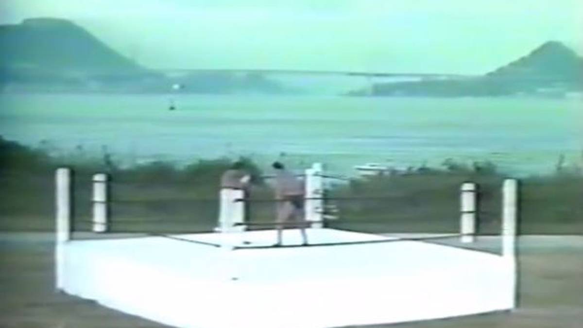 Masa Saito (l.) und Antonio Inoki kämpften 1987 über zwei Stunden auf der Insel Ganryujima