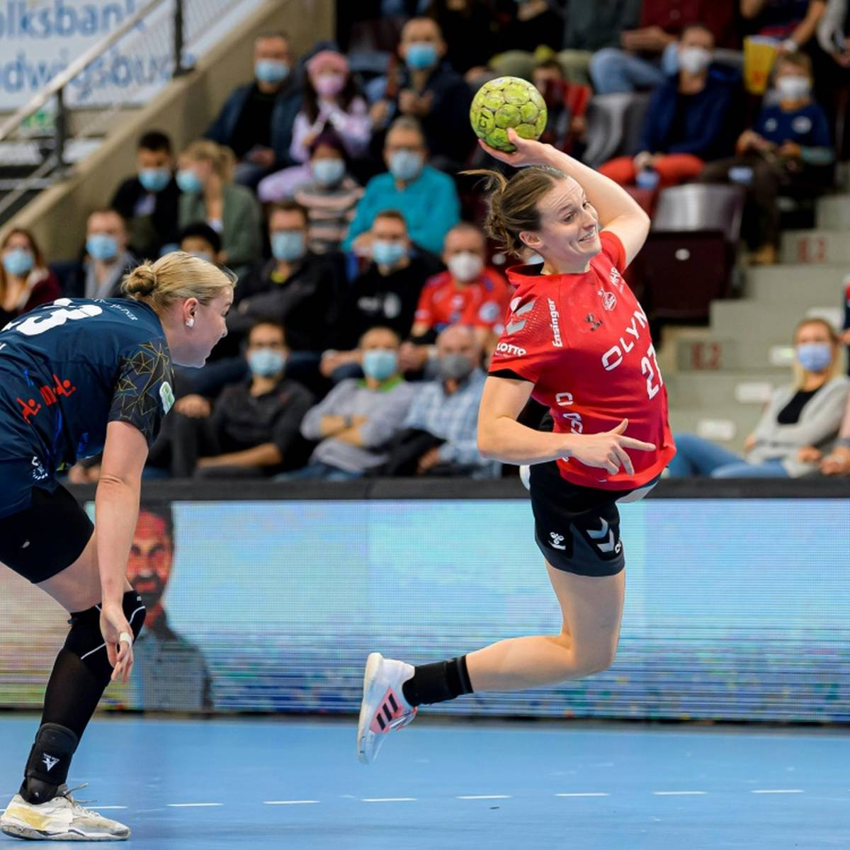 Handball-Nationalspielerin Julia Maidhof bleibt dem deutschen Vizemeister SG BBM Bietigheim mindestens ein weiteres Jahr erhalten.