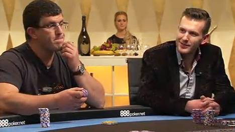 Auch Leon Tsoukernik (l.) und Vladimir Geshkenbein sitzen am Cashgame-Tisch