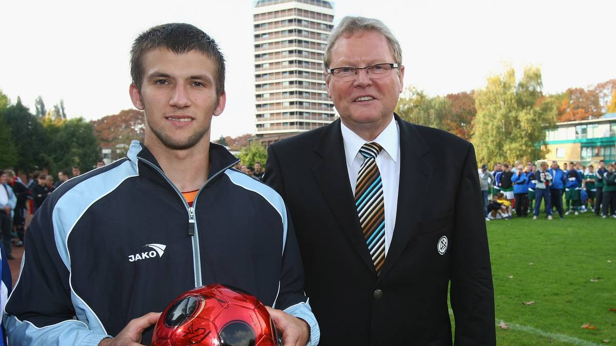 Für Furore sorgt er im Oktober 2008 noch einmal beim U21-Länderpokal in Duisburg: Nach starken Auftritten für die südbadische Auswahl wird er als bester Torjäger des Turniers geehrt