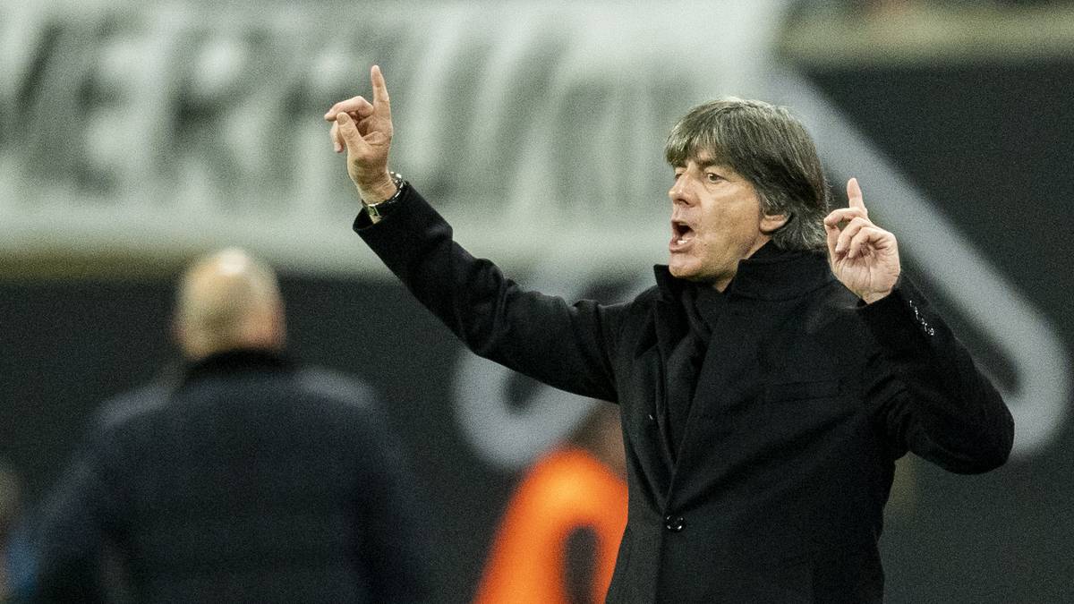 Aus dieser defensiven Grundordnung heraus setzt Löw nun vermehrt auf Tempogegenstöße und überfallartiges Umschaltspiel. Das über Jahre eingeimpfte Ballbesitzspiel scheint vorerst ausgedient zu haben