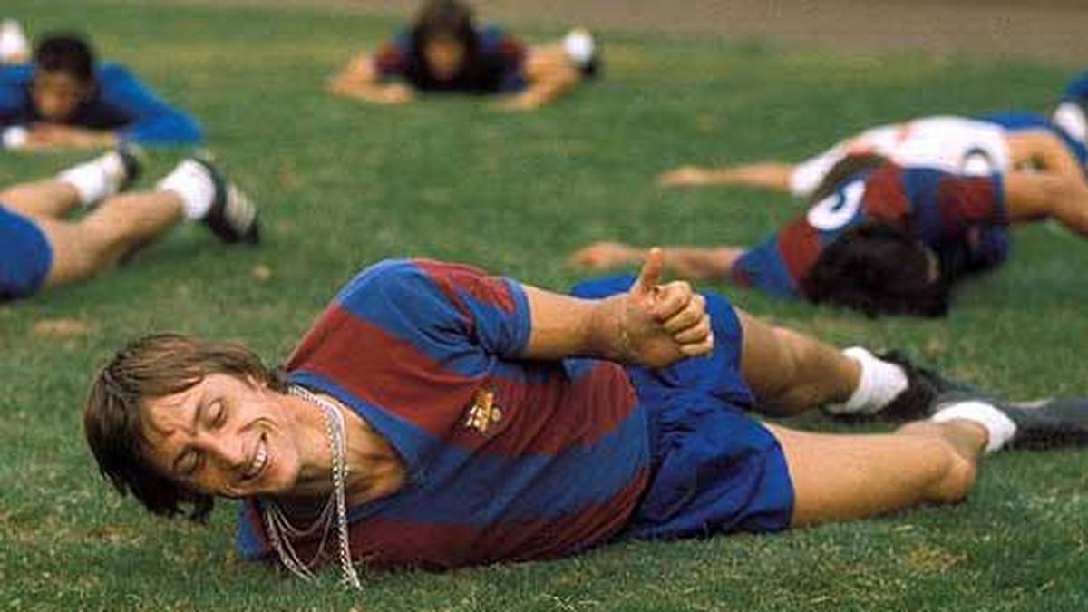 Mit Johan Cruyff kommt 1973 ein ganz großer Spieler nach Barcelona. 1974 führt er die "Blaugrana" zu einem 5:0 in Madrid. Dieses Spiel ist auch politisch aufgeladen und gilt damals als Sinnbild für das nahende Ende der Franco-Diktatur in Madrid
