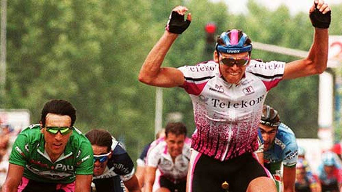 Seinen größten Triumph feiert Radrennfahrer Olaf Ludwig aus Gera noch für die DDR mit Gold beim Straßenrennen von Seoul. Seine Sprintduelle mit dem Usbeken Dschamolidin Abduschaparow bei der internationalen Friedensfahrt sind legendär. Als Profi holt Ludwig 1990 bei der Tour de France das Grüne Trikot. In den 90ern fährt er für das Team Telekom