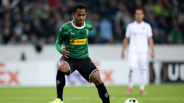 MOENCHENGLADBACH, GERMANY - SEPTEMBER 19: Raffael of Moenchengladbach runs with the ball during the UEFA Europa League group J match between Borussia Moenchengladbach and Wolfsberger AC at Borussia-Park on September 19, 2019 in Moenchengladbach, Germany.  (Photo by Christof Koepsel/Bongarts/Getty Images)