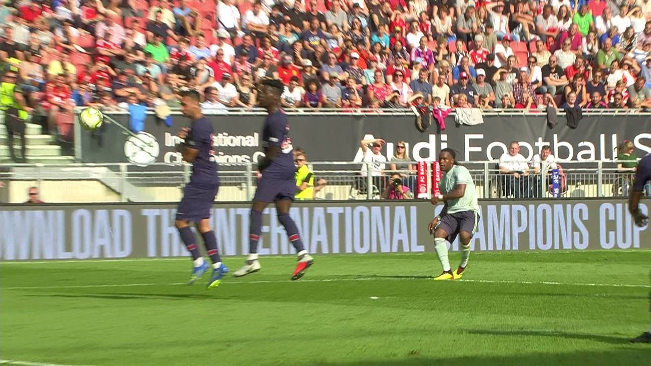 Mit diesem Freistoß schoss Renato Sanches (r.) den FC Bayern gegen PSG in Führung