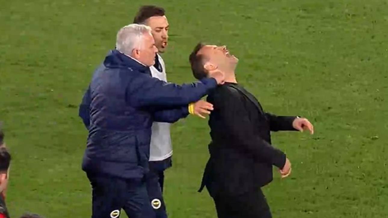 José Mourinho leistete sich eine Handgreiflichkeit nach der Derby-Niederlage gegen Galatasaray