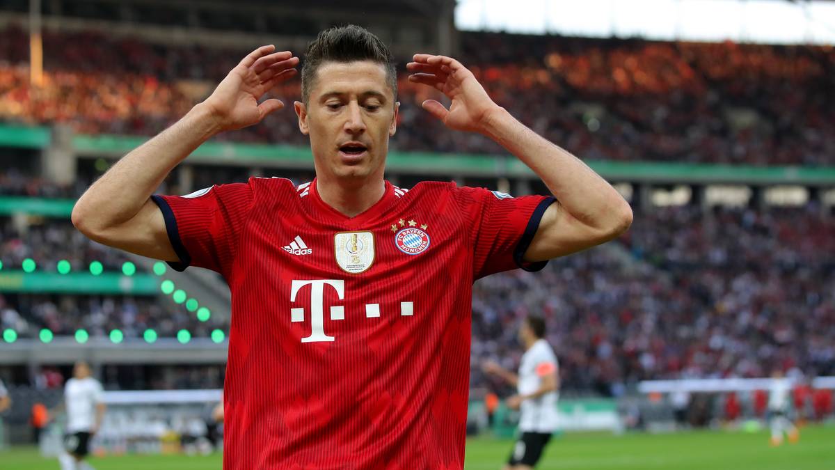 ROBERT LEWANDOWSKI: Pech bei einem schönen 18-Meter-Freistoß an die Unterkante der Latte (8.). Vergab danach eine weitere Großchance (26.), ehe er nach 53 Minuten zum 1:1 traf und damit seine Durststrecke beendete. Es war sein 40. Pflichtspieltor in dieser Saison. Verpasste nach 76 Minuten das 2:1 - SPORT1-Note: 3