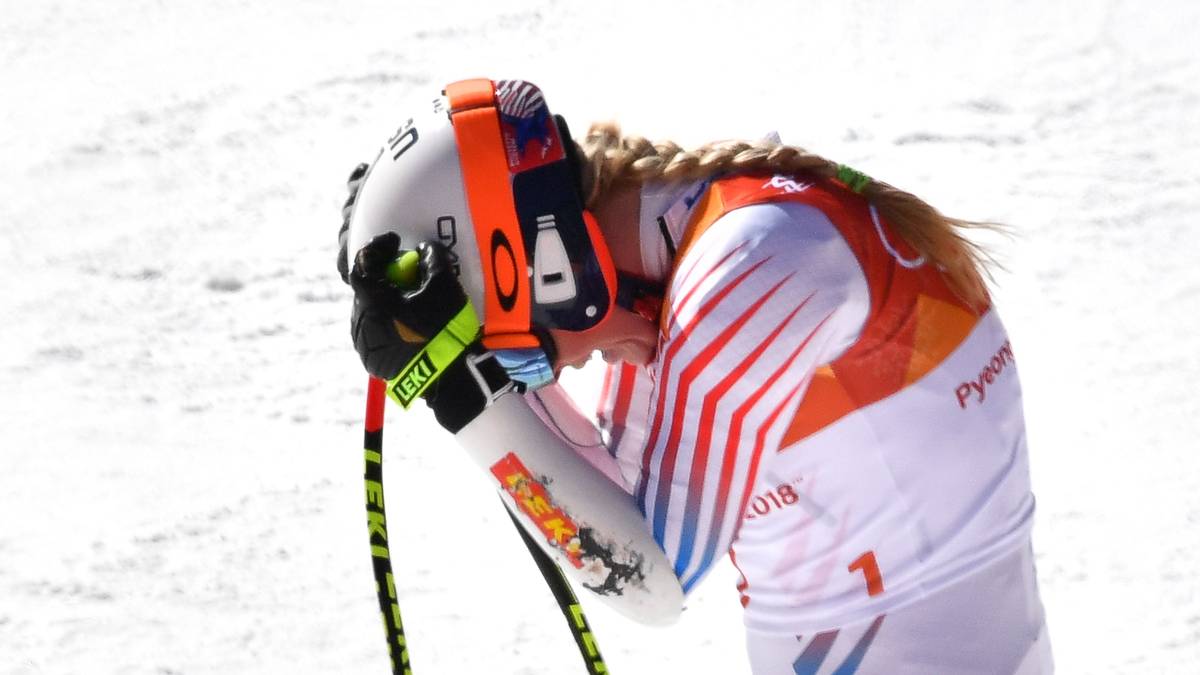 FLOP - LINDSEY VONN. Sie wollte es vielleicht zu sehr. Nach den verpassten Spielen von Sotschi 2014 soll es nach acht Jahren endlich wieder mindestens ein Olympisches Gold sein - in der Abfahrt, im Super-G, oder in beidem. Durch einen Fahrfehler im Super-G wirft sie sich selbst aus dem Medaillenrennen