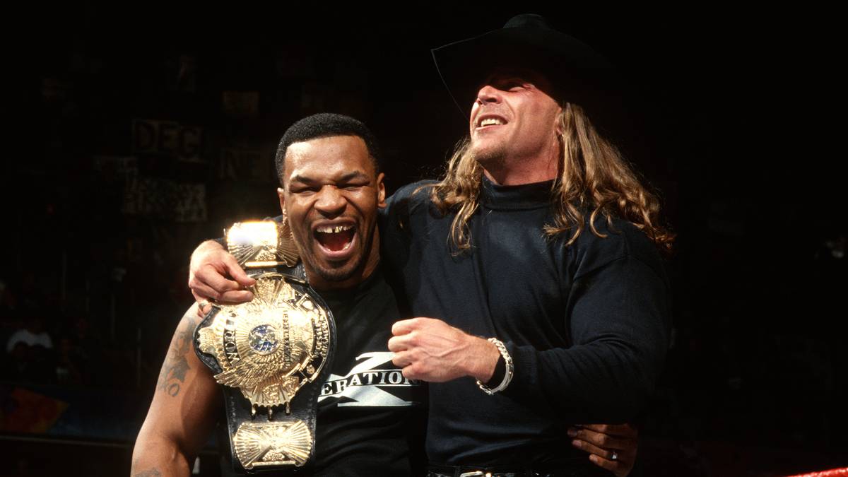2. MÄRZ 1998 - Noch eine wegweisender Plot-Twist in derselben Ausgabe: Gaststar Mike Tyson schließt sich der D-Generation X um WWF-Champion Shawn Michaels an. Später entpuppt sich das als Finte: Tyson verhilft bei WrestleMania Michaels' Gegner Austin zum Titelgewinn