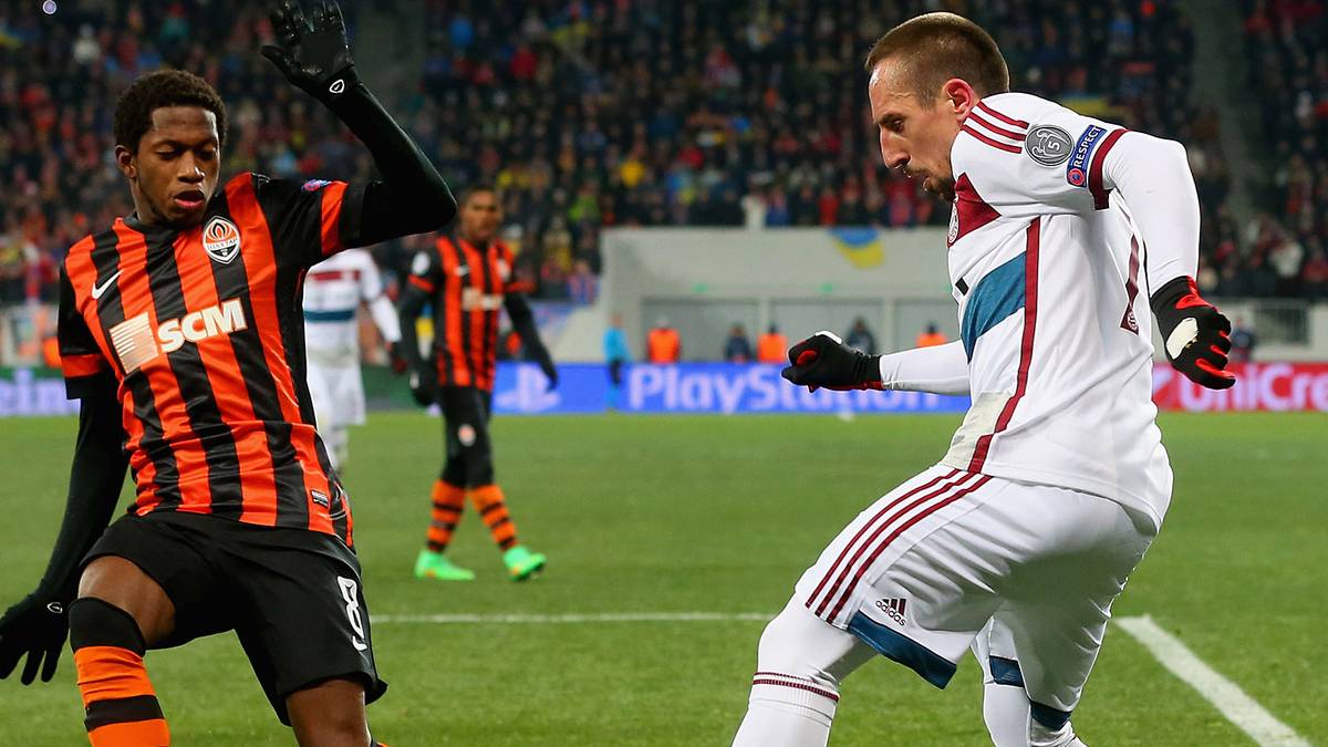 FRANCK RIBERY: Etwas überraschend von Beginn an aufgeboten, versuchte der Flügelflitzer seine Chance sofort zu nutzen. Ribery spulte ein ordentliches Programm ab, insgesamt fehlte es seinen Aktionen aber an der nötigen Präzision. In der zweiten Hälfte ließ sich der Franzose von der immer hitzigeren Atmosphäre aus der Bahn bringen und sogar zu einer versuchten Tätlichkeit hinreißen. SPORT1-Note: 4