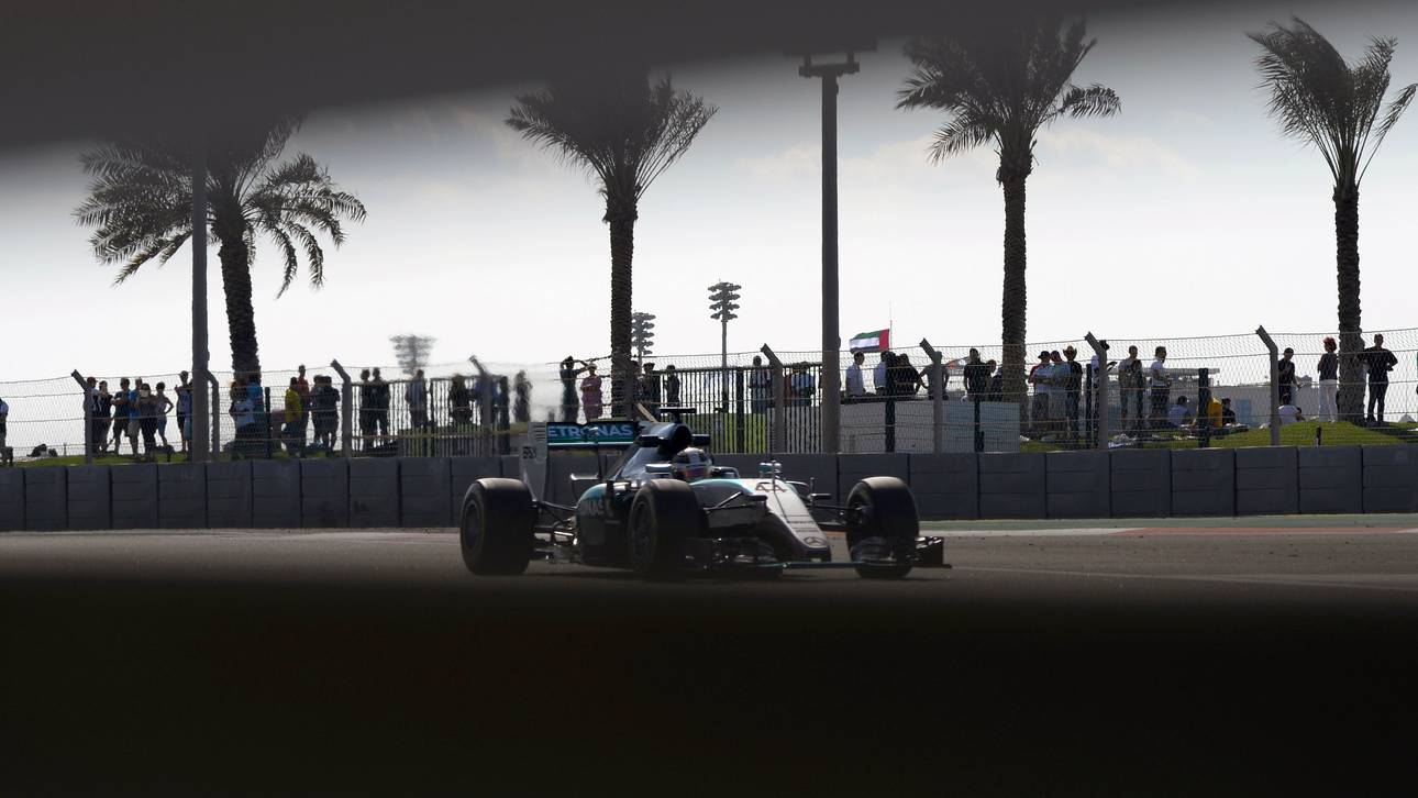 Hamilton vorn – Probleme bei Vettel