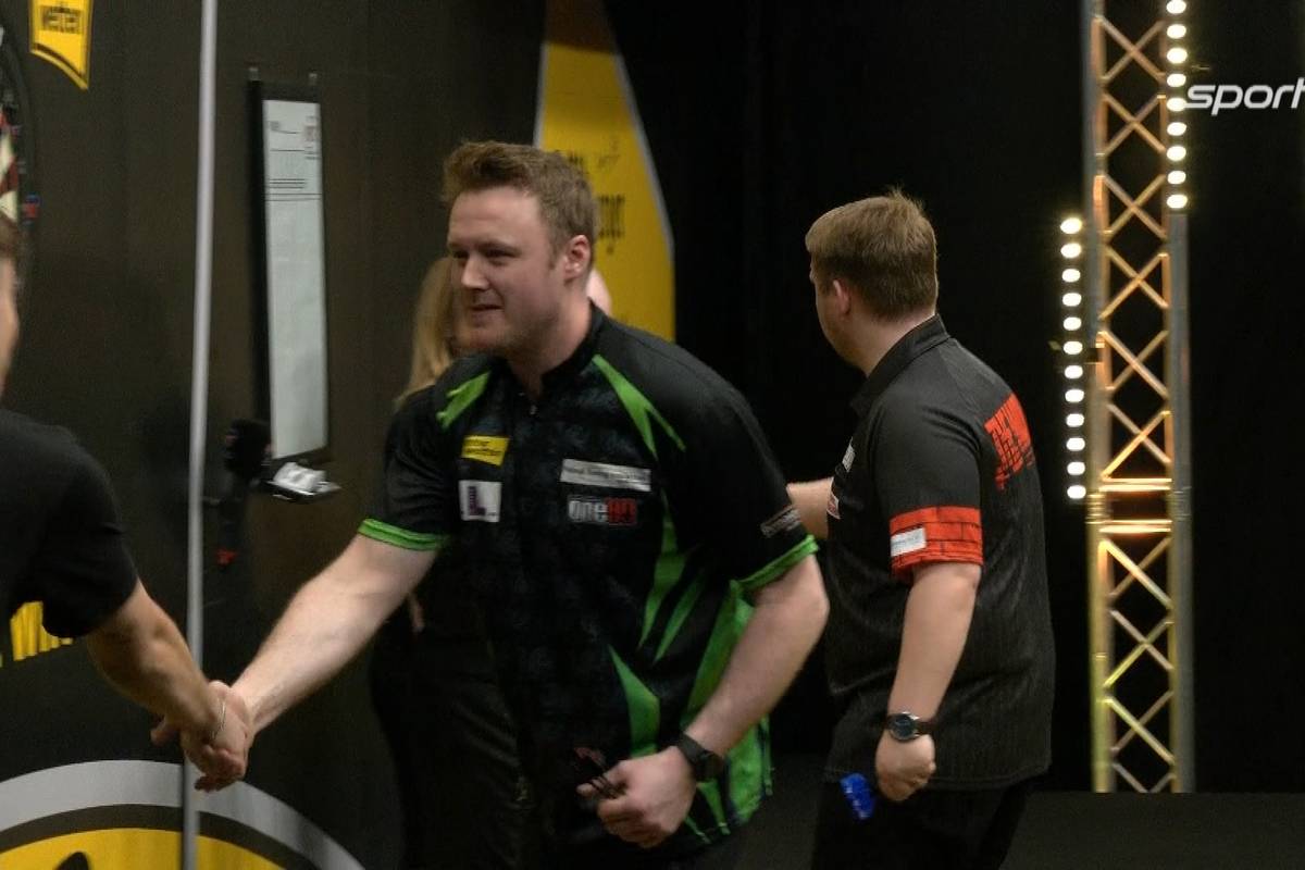 Für Martin Schindler ist der German Darts Grand Prix nach seinem Spiel gegen Jim Williams schon wieder beendet. Er unterliegt dem Waliser klar mit 1:6.