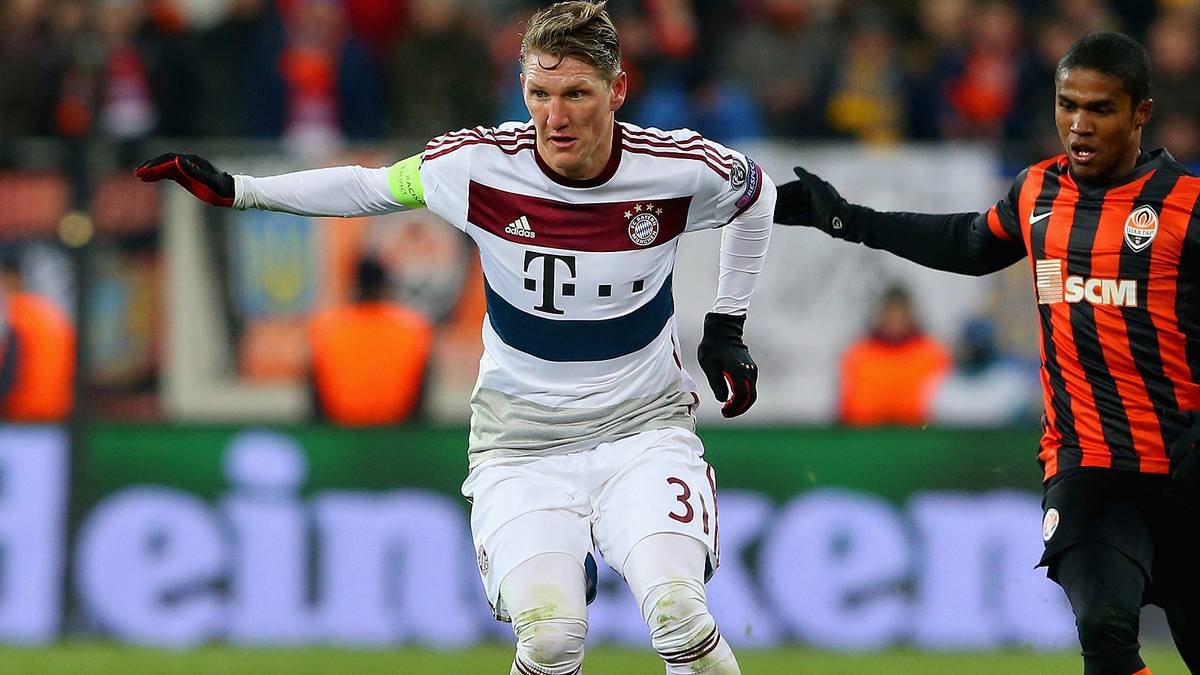 BASTIAN SCHWEINSTEIGER: Der 30-Jährige hätte bereits in der zweiten Minute für die Münchner Führung sorgen können, setzte den Ball per Seitfallzieher aber links neben das Tor. Wie immer viel um Ordnung und Rhythmus im Bayern-Spiel bemüht, die entscheidenden Akzente konnte aber auch Schweinsteiger nicht setzen. SPORT1-Note: 3,5