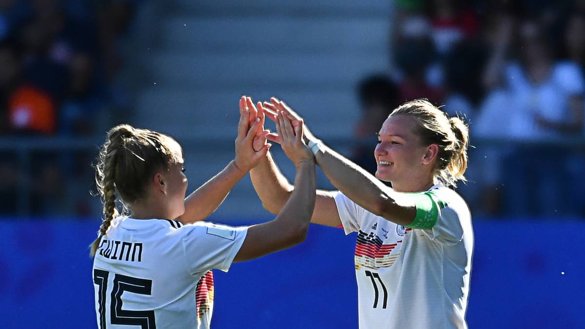 PLATZ 3 - DEUTSCHLAND: Drei Siege und null Gegentore sprechen für sich, spielerisch ist aber noch viel Luft nach oben. Glück für die DFB-Frauen: Sie haben die deutlich schwächere Hälfte des Turnierbaums erwischt und daher gute Final-Chancen. Grundsätzlich könnte dem Team etwas Erfahrung fehlen. Hier liegt die Hoffnung auf einem Comeback von Dzsenifer Marozsán, die gerade in K.o.-Spielen den Unterschied machen kann