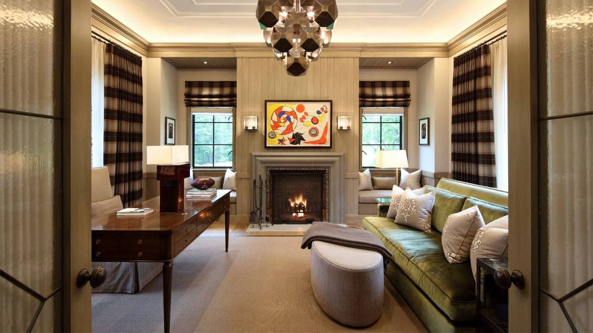 Fünf Schlafzimmer und sieben Bäder sind in dem Anwesen enthalten, in die Garage passen drei Autos