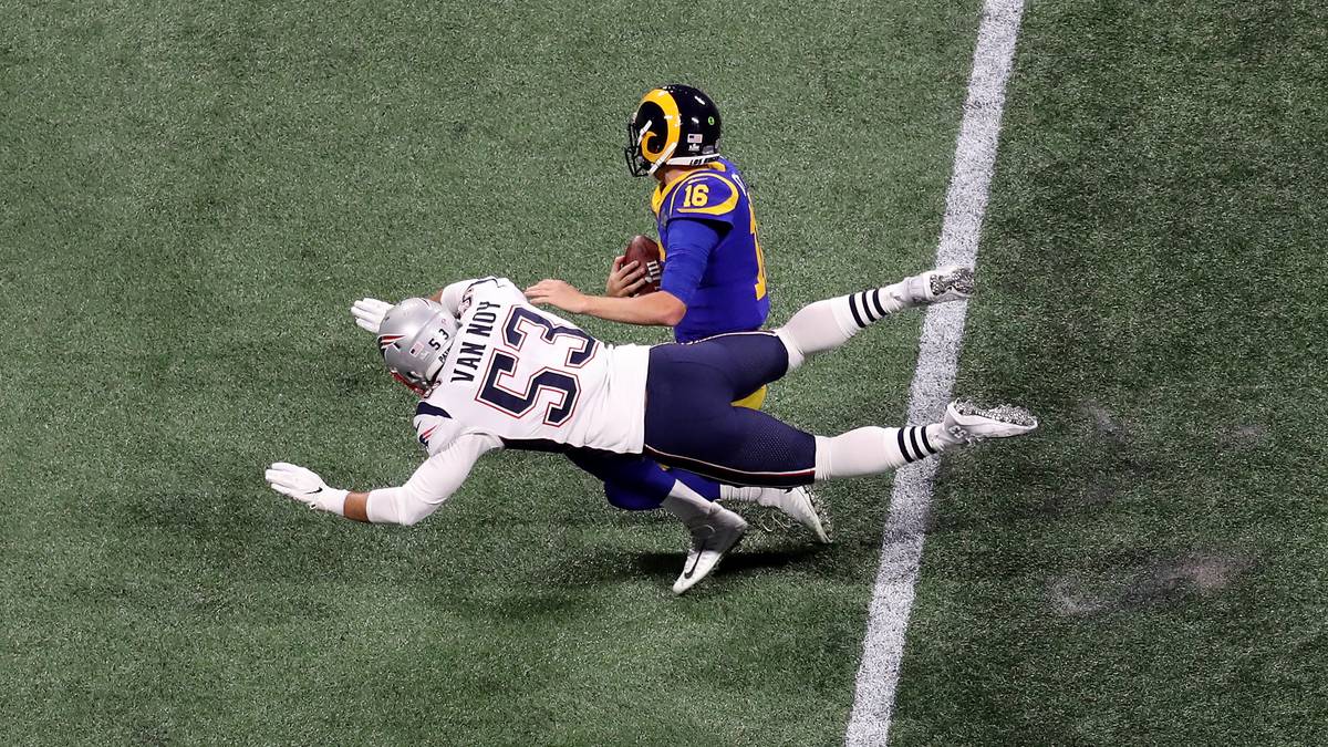 ... lässt er sich für -14 Yards von Van Noy sacken