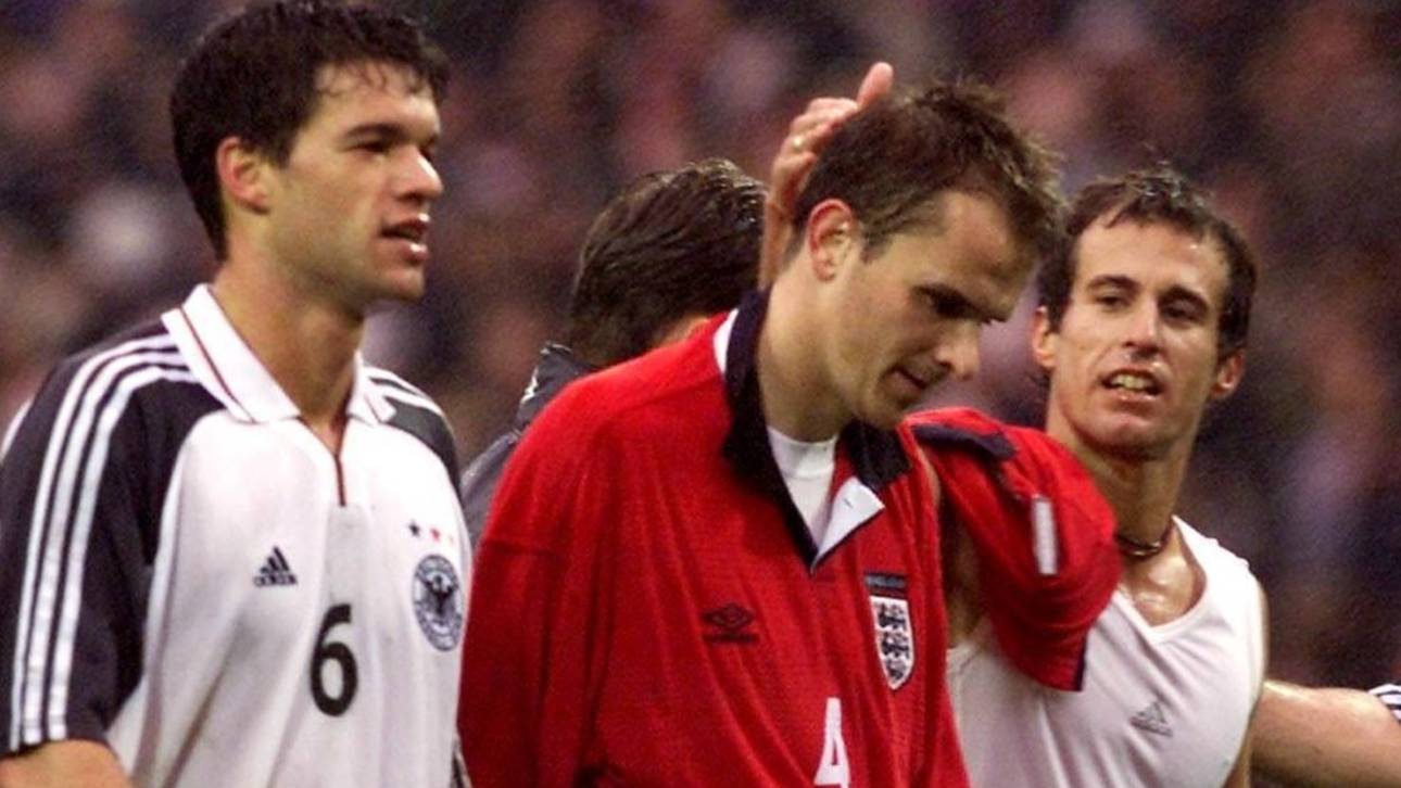 Dietmar Hamann nach dem Abpfiff in Wembley mit Michael Ballack (l.) und Mehmet Scholl (r.)