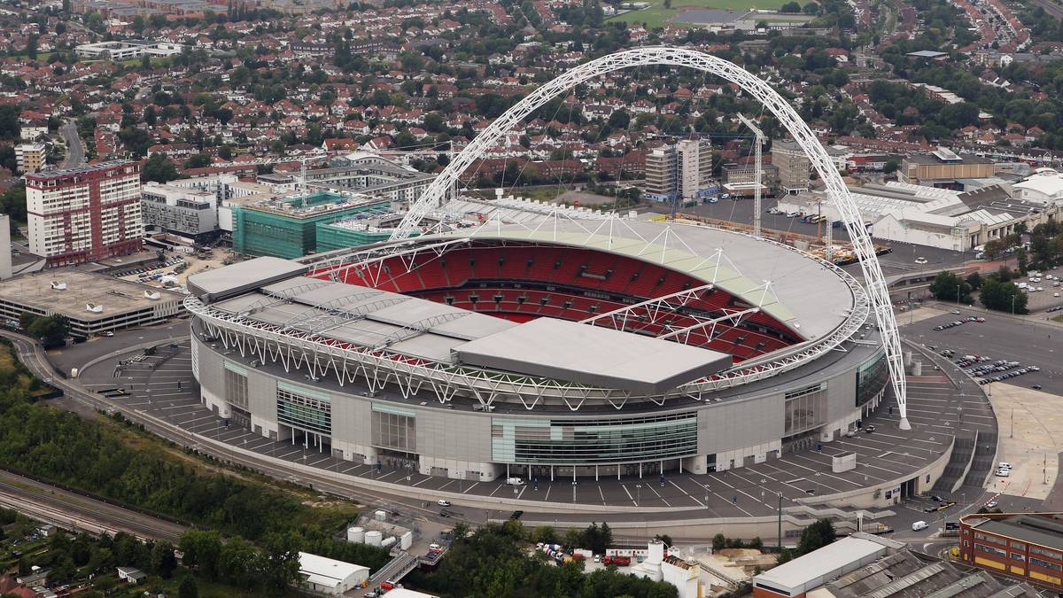 LONDON/ENGLAND (Wembley-Stadion, drei Gruppenspiele, ein Achtelfinale, zwei Halbfinals und ein Finale): Die Endspiele der EM 2020 bekommen einen würdigen Austragungsort. 90.000 Zuschauer können die Spiele um den Titel miterleben