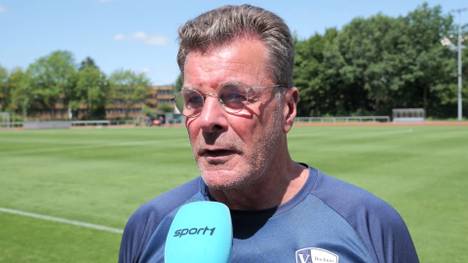Bochum-Trainer Dieter Hecking spricht über den Empfang der Fans zum Trainingsauftakt nach dem Abstieg aus der Bundesliga. 
