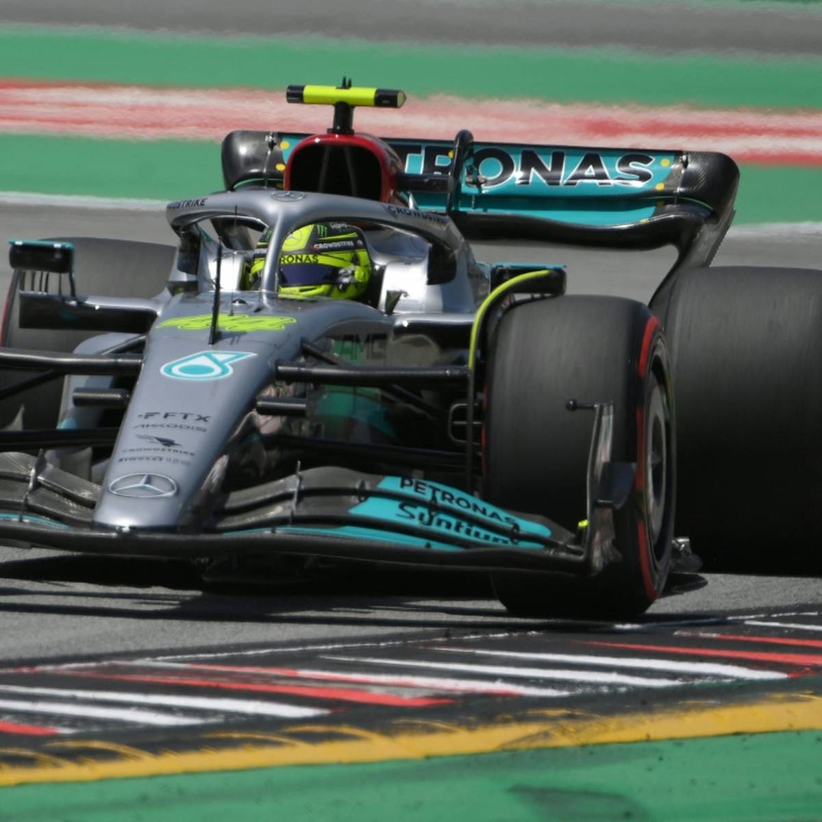 Laut Lewis Hamilton ist das Mercedes-Team in Spanien schon vor dem Rennen einen entscheidenden Schritt vorangekommen.