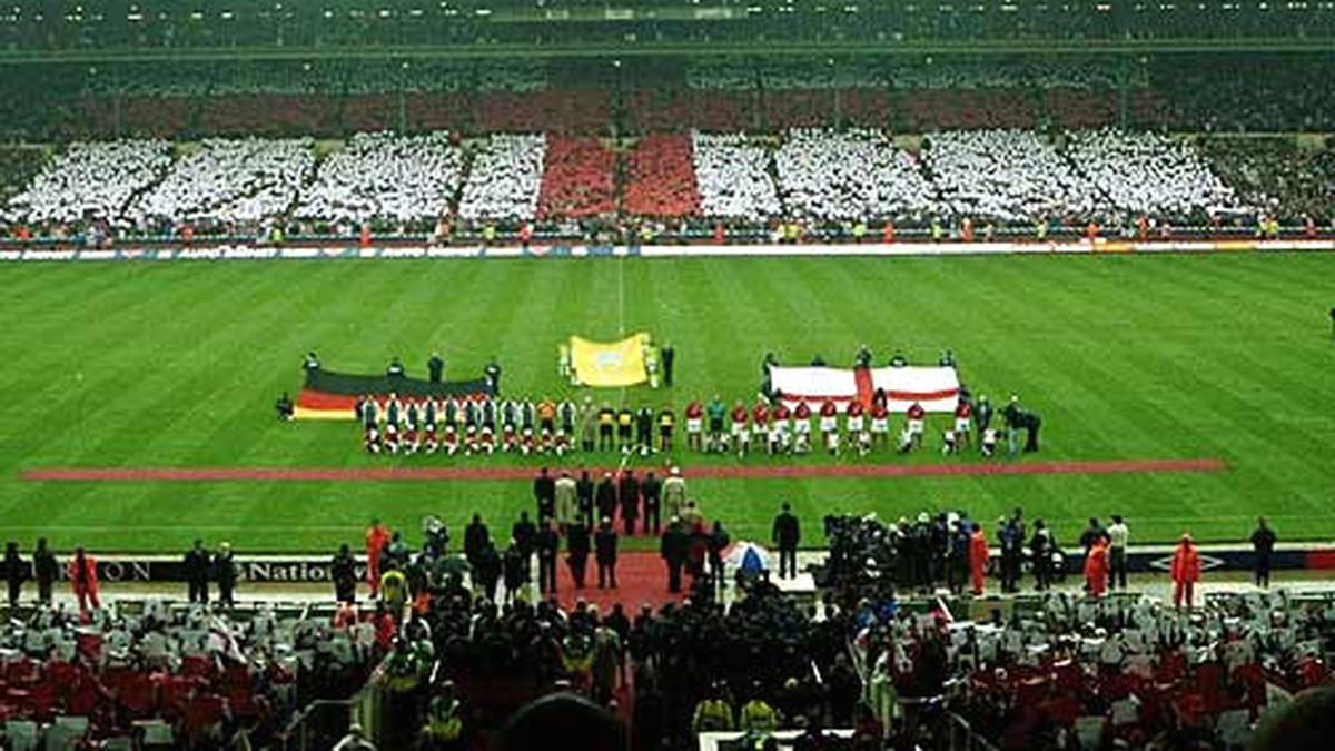 13 Siegen des DFB-Teams stehen sechs Unentschieden und 16 Niederlagen gegenüber.  Es sind jedoch nicht die blanken Zahlen, sondern die vielen denkwürdigen Spiele, die dieses Duell zum Klassiker machen. SPORT1 zeigt die Top-10