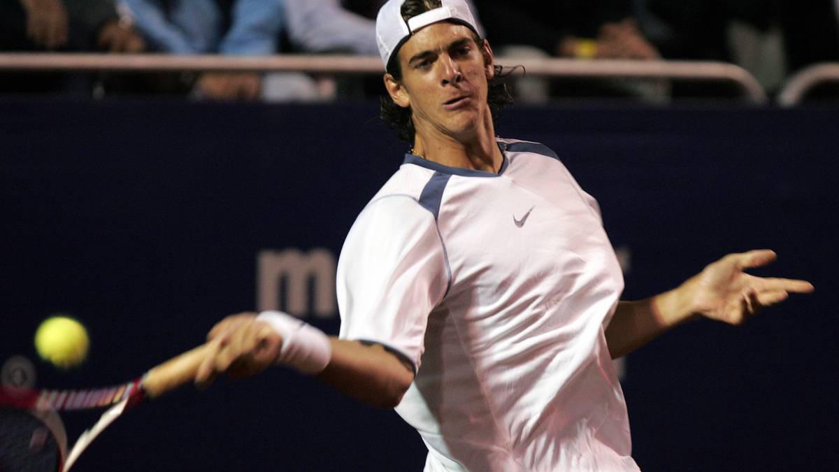 Seine Premiere auf der ATP-Tour feiert der damals 17-Jährige im Februar 2006 beim Turnier in Viña del Mar. Nach einem Sieg gegen Albert Portas ist jedoch bereits in der zweiten Runde gegen Fernando González Endstation