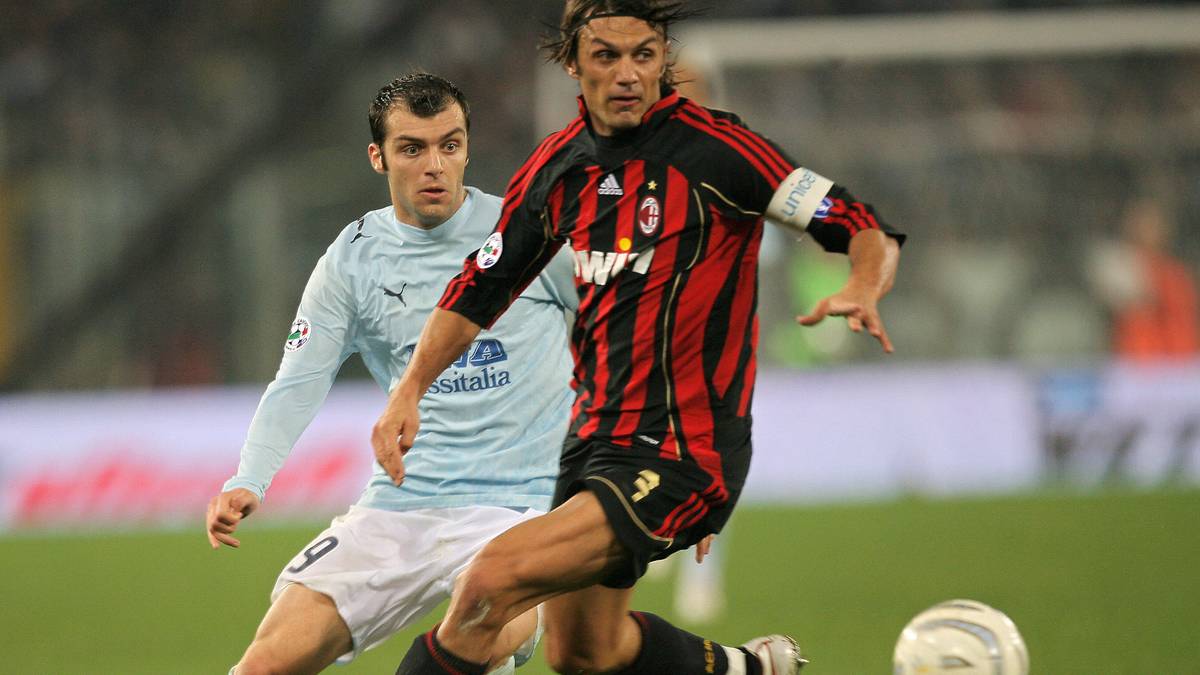 24 JAHRE: Paolo Maldini - AC Mailand (1985 - 2009): Maldini ist mit 647 Spielen für Milan Rekordspieler in der Serie A. Der Italiener stand insgesamt achtmal im Pokalfinale der Landesmeister bzw. in der Champions League und gewann davon fünf - Rekord