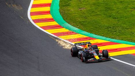 Max Verstappen führt seit der 17. Runde beim Spa-GP