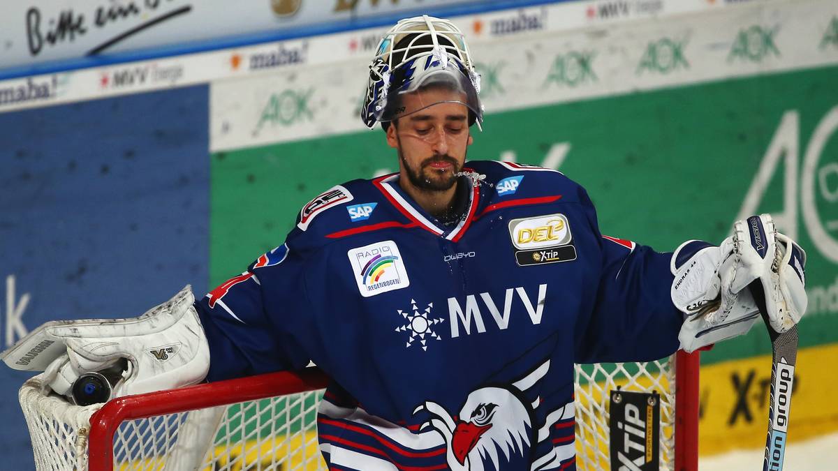 EISHOCKEY - DENNIS ENDRAS (Bild), MARCEL GOC, MARCUS KINK, MATTHIAS PLACHTA, SINAN AKDAG, DAVID WOLF (alle Adler Mannheim), GERRIT FAUSER, BJÖRN KRUPP (beide Grizzlys Wolfsburg)